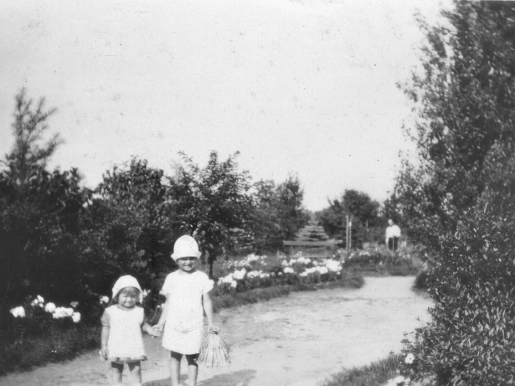 Hanka and Leszek in the garden